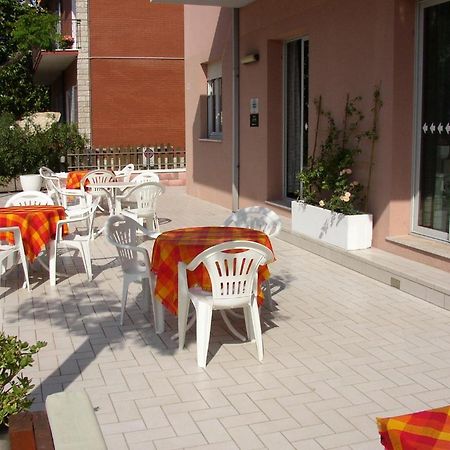 Hotel Ivette Rimini Extérieur photo